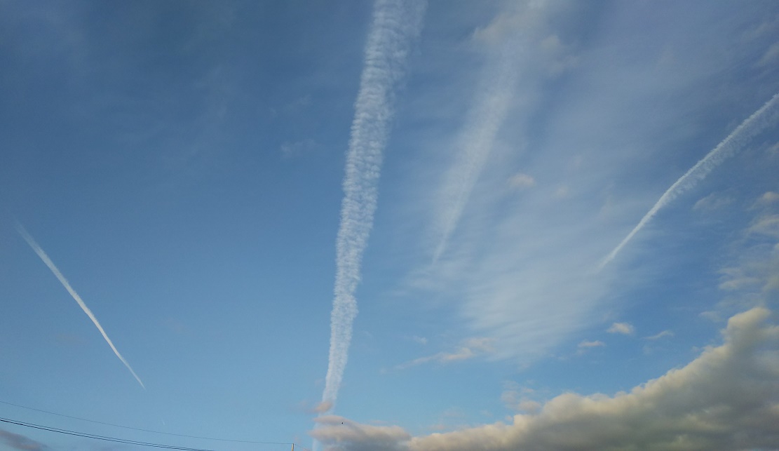 飛行機雲はなぜ出来るの？」 - 気象予報士に聞いた、最も解りやすい低気圧の話