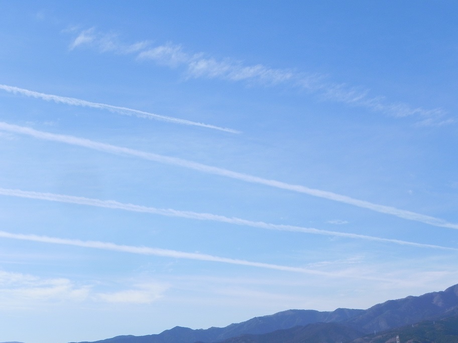 飛行機雲はなぜ出来るの？」 - 気象予報士に聞いた、最も解りやすい低気圧の話